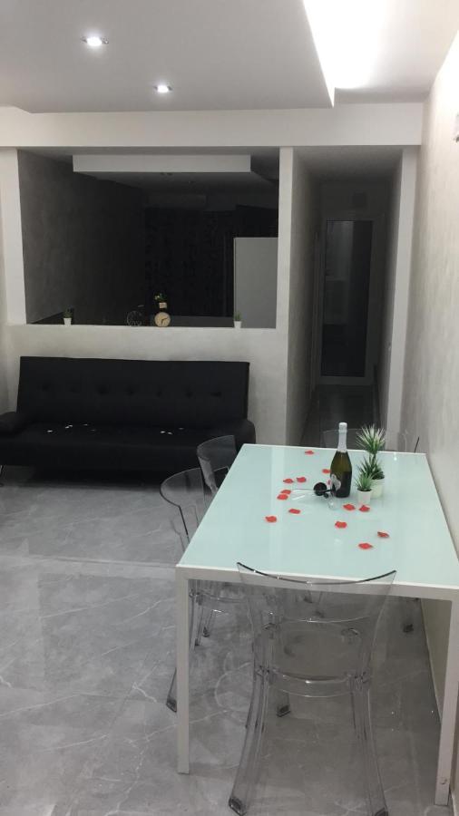 Le Rocce Nere Aparthotel Giardini Naxos Exteriör bild
